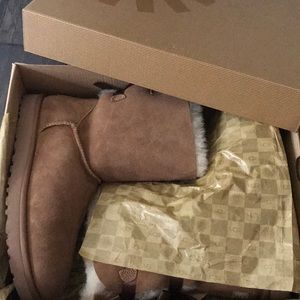 UGG Short Baily Bow Boots